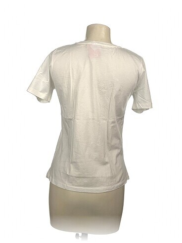 s Beden PreLoved T-shirt %70 İndirimli.