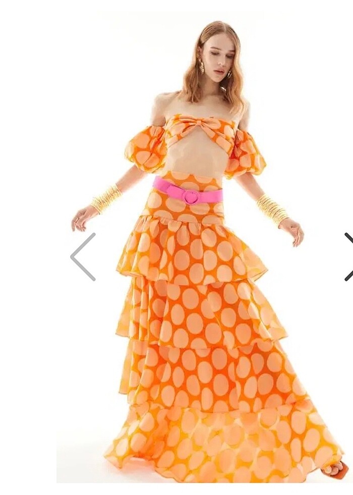 Adil Işık Raissa Vanessa parti kıyafeti - Görsel 2