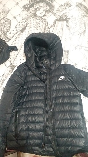 Nike Mont