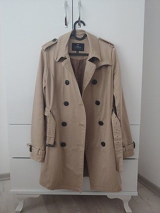 mavi trenchcoat