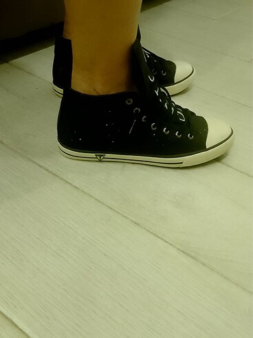 38 Beden siyah Renk Guess