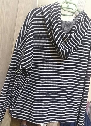 Bershka Kapşonlu crop sweatshirt