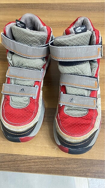 Adidas bot 36,5 numara
