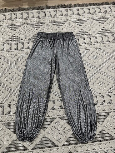 Parlak pantolon