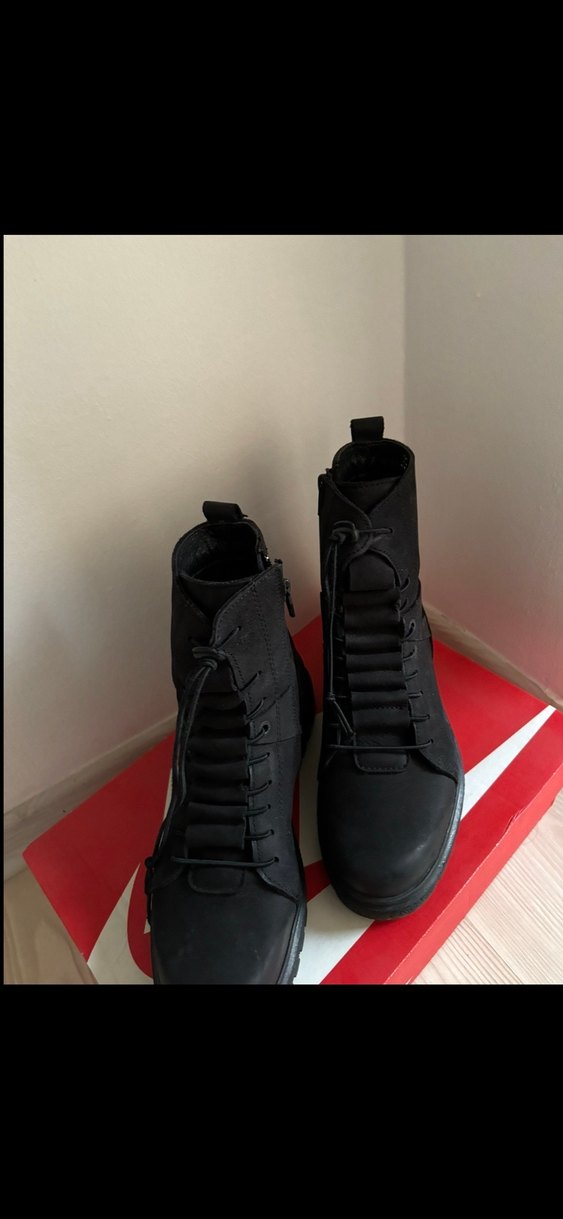 Siyah Kadın Bot - Görsel 3