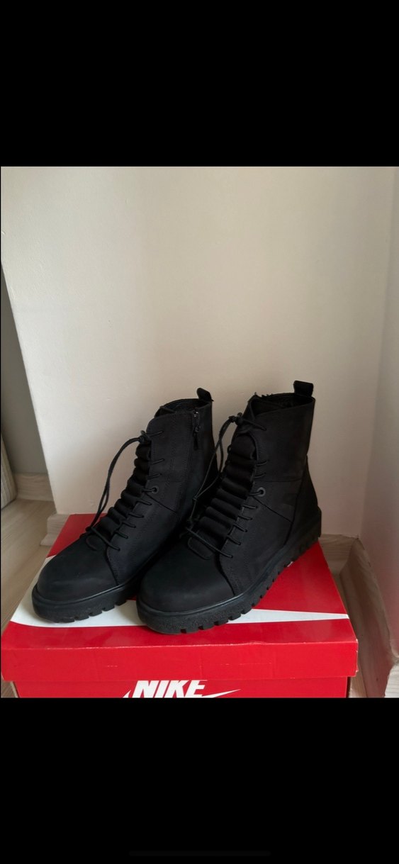 Siyah Kadın Bot - Görsel 2