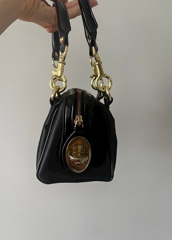 Parlak Siyah Deri Tokalı Kadın Çanta - Görsel 3