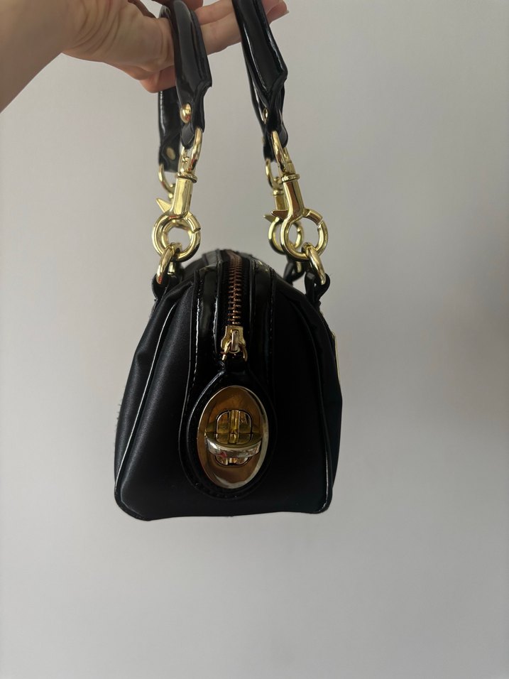 Parlak Siyah Deri Tokalı Kadın Çanta - Görsel 3