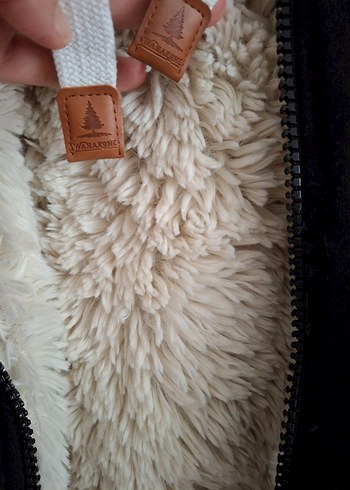 Siyah Kapüşonlu Kürklü Kadın Ceket - Görsel 3