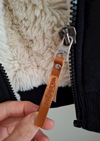 Siyah Kapüşonlu Kürklü Kadın Ceket - Görsel 4