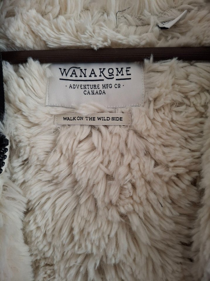 Siyah Kapüşonlu Kürklü Kadın Ceket - Görsel 5