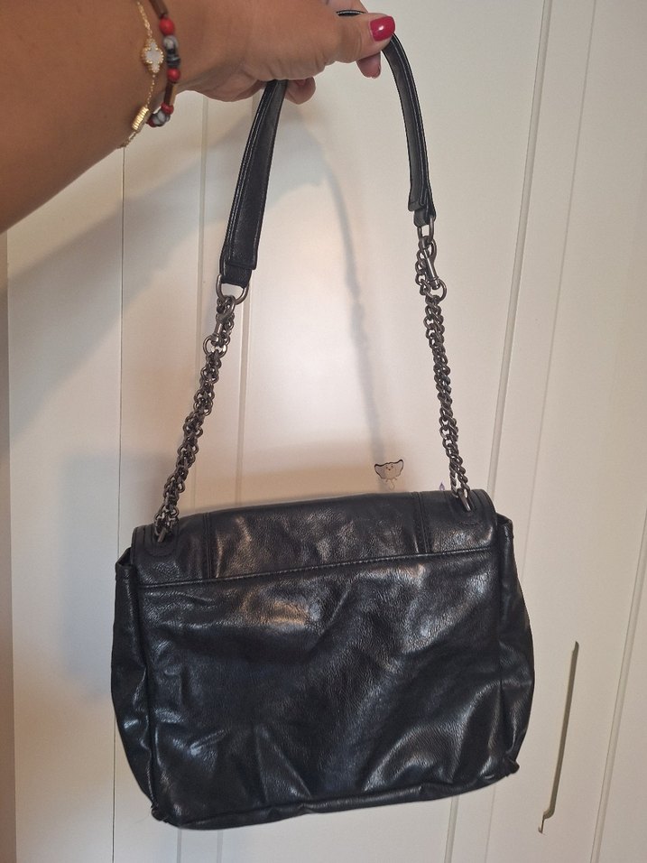 Siyah Deri Zincir Detaylı Kadın Çanta - Görsel 3