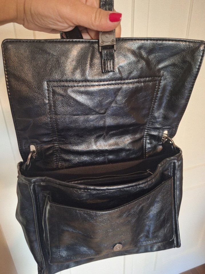 Siyah Deri Zincir Detaylı Kadın Çanta - Görsel 4