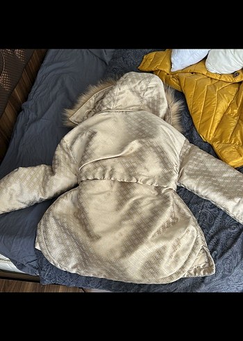 s Beden ten rengi Renk Bej Kürklü GUESS Kadın Parka