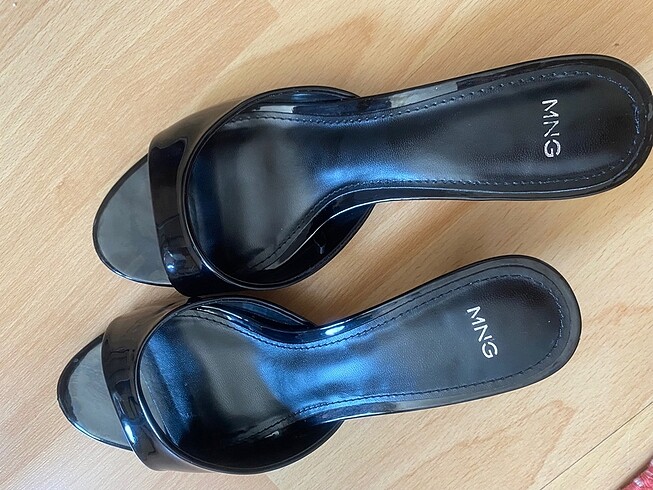 37 Beden siyah Renk MANGO TERLİK 4 cm