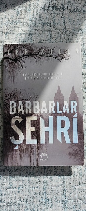 Barbarlar Şehri- Lee Kelly