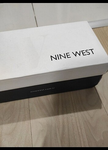 Nine West sandalet