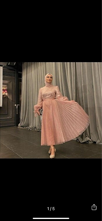 Pembe elbise