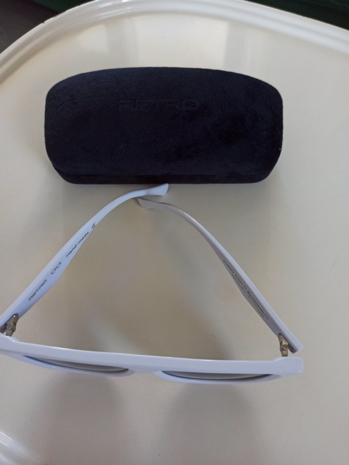 Beyaz Minimalist Kadın Güneş Gözlüğü - Görsel 3