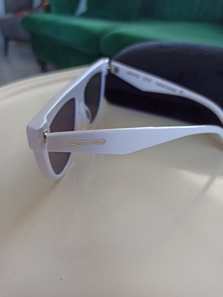 Beyaz Minimalist Kadın Güneş Gözlüğü - Görsel 4