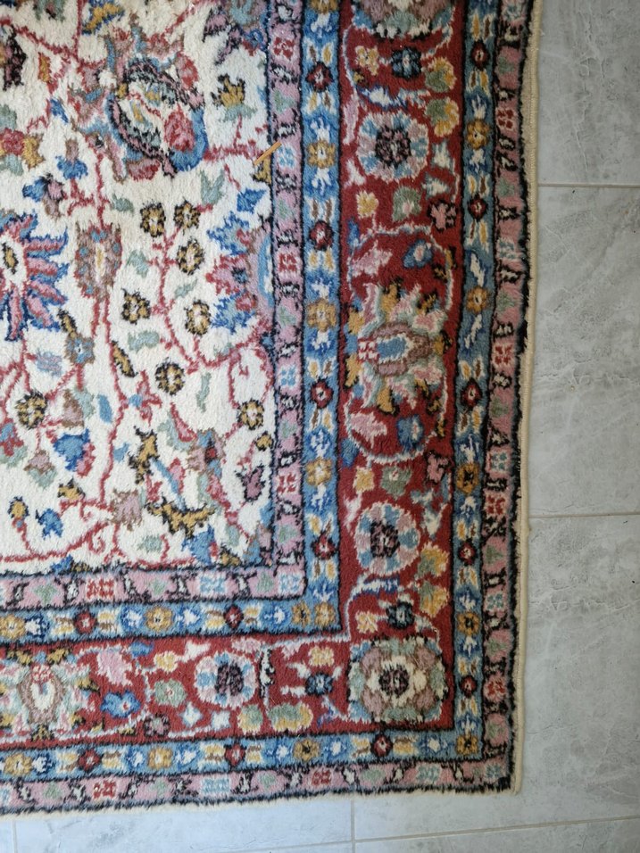 Çiçek Desenli Çok Renkli Halı asıl fiyat 120.000 bin tldir - Görsel 3