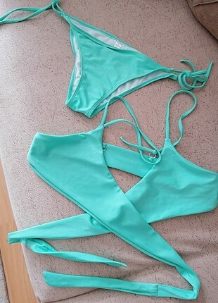 Yeşil bikini takımı