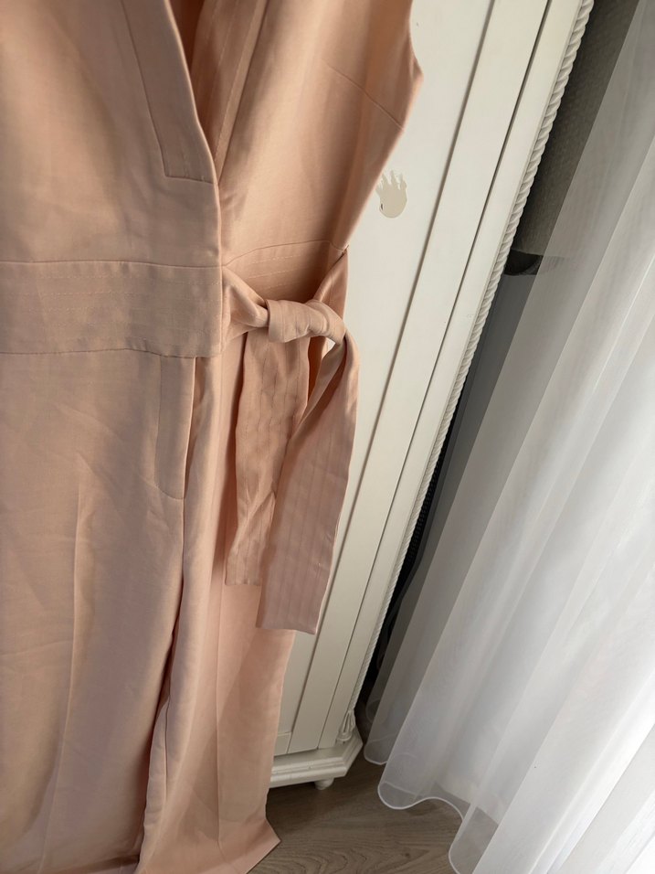 Bej Kadın V Yaka Kuşaklı Tulum - Görsel 4