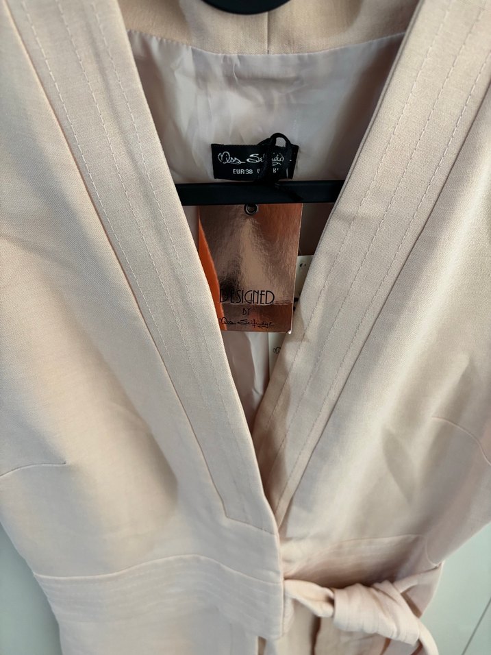 Bej Kadın V Yaka Kuşaklı Tulum - Görsel 2