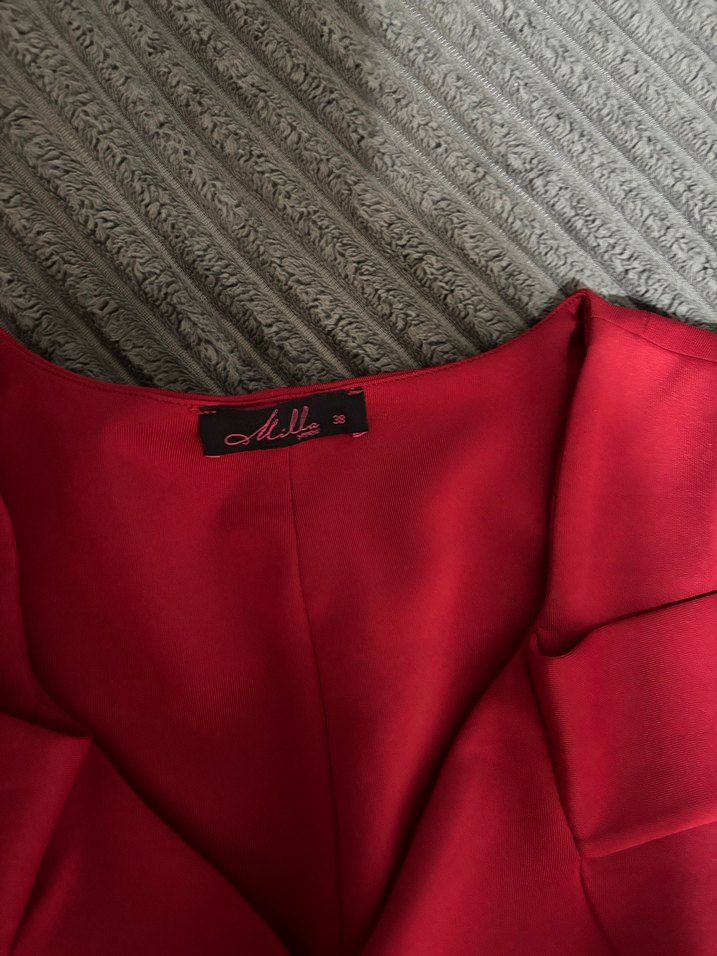 Kırmızı V-Yaka Fırfırlı Midi Elbise - Görsel 3