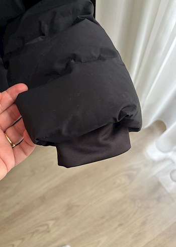 Siyah Kapüşonlu Kadın Mont - Görsel 4