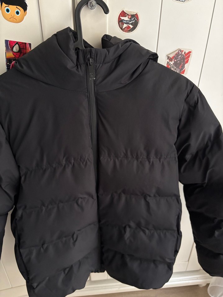 Siyah Kapüşonlu Kadın Mont - Görsel 2