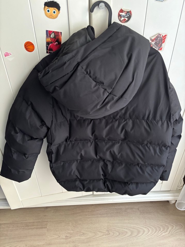 Siyah Kapüşonlu Kadın Mont - Görsel 3