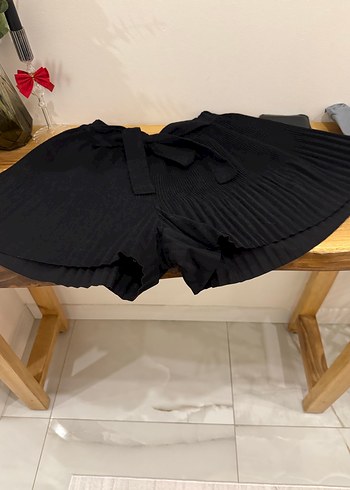 Kadın Siyah Kısa Pilili Kumaş Şort Etek - Görsel 2