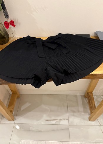 Kadın Siyah Kısa Pilili Kumaş Şort Etek - Görsel 3