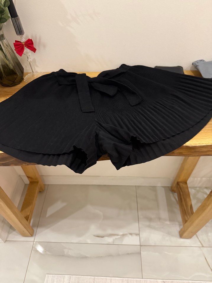 Kadın Siyah Kısa Pilili Kumaş Şort Etek - Görsel 2