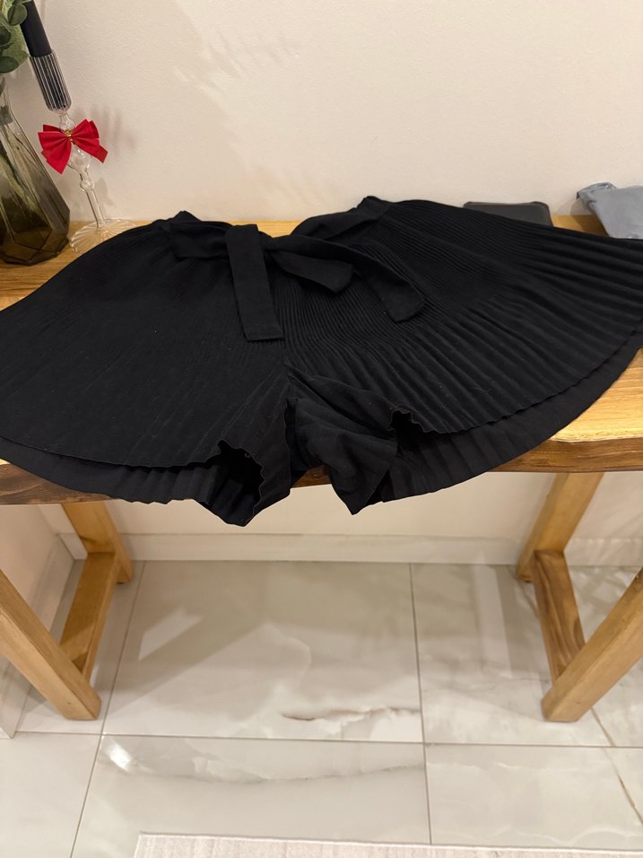 Kadın Siyah Kısa Pilili Kumaş Şort Etek - Görsel 3