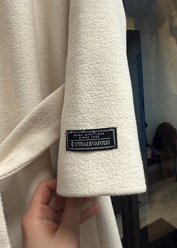 Beyaz Kemerli Uzun Kadın Kaban - Görsel 4