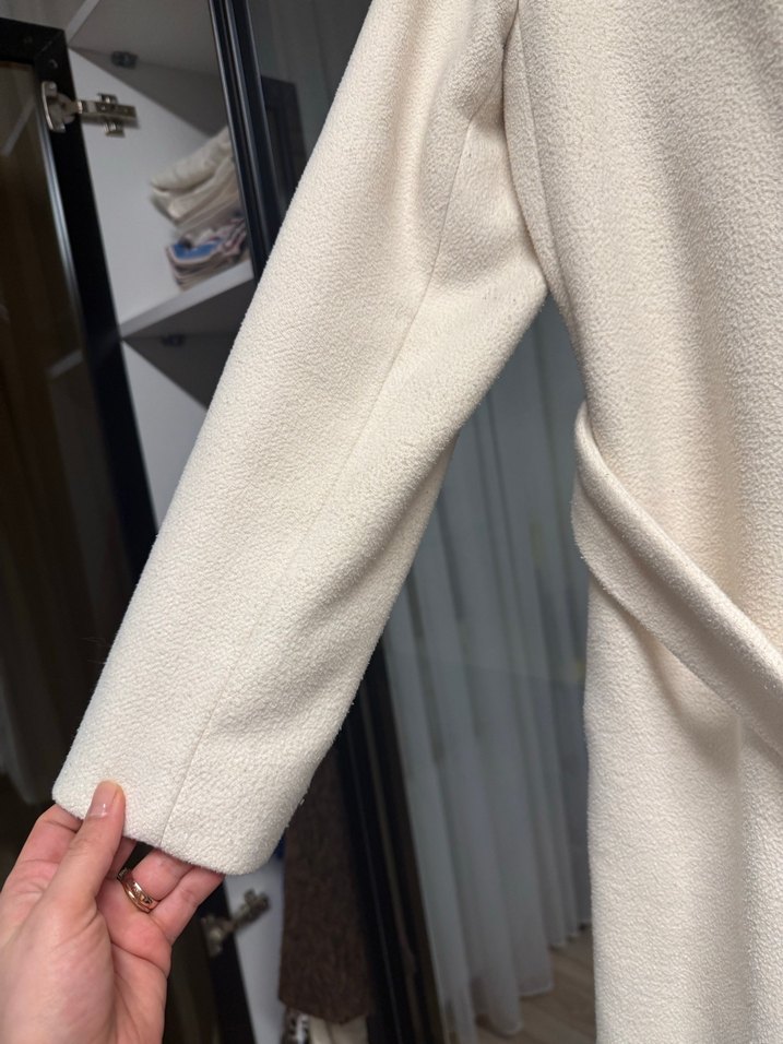 Beyaz Kemerli Uzun Kadın Kaban - Görsel 3