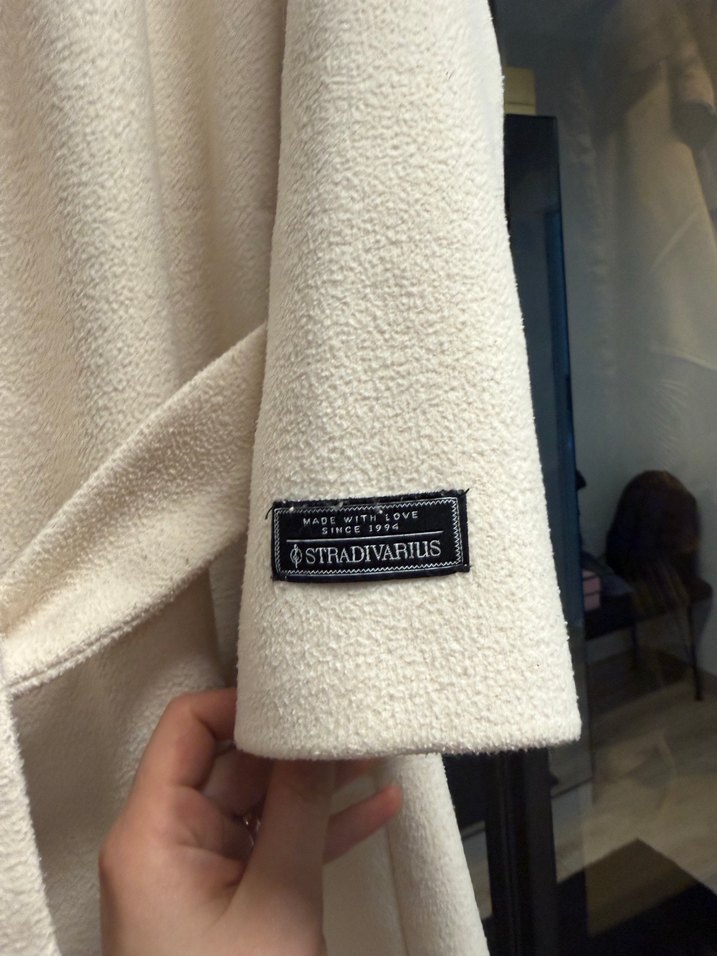 Beyaz Kemerli Uzun Kadın Kaban - Görsel 4