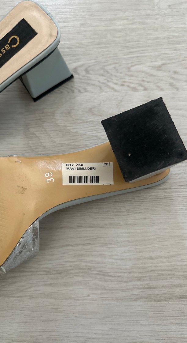 Zincir Detaylı Yılan Desenli Kadın Terlik - Görsel 2