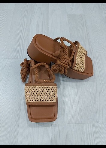 36 Beden Charles Keith Sandalet 