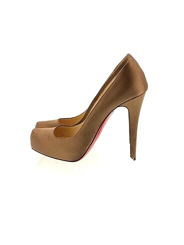 Christian Louboutin Platform %70 İndirimli.