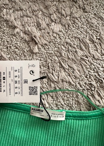 s Beden yeşil Renk Pull and bear Yeşil V Yaka Kısa Triko Crop Top
