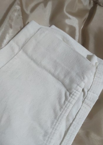 Düğmeli Beyaz Kadın dar paça Jean
s m beden - Görsel 3