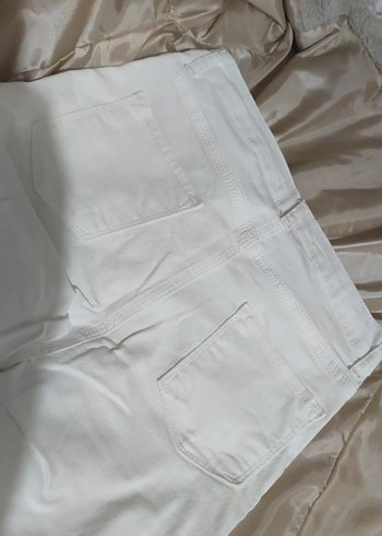 Düğmeli Beyaz Kadın dar paça Jean
s m beden - Görsel 6