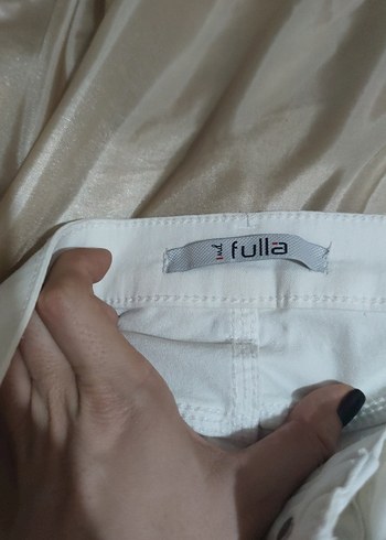 Düğmeli Beyaz Kadın dar paça Jean
s m beden - Görsel 5