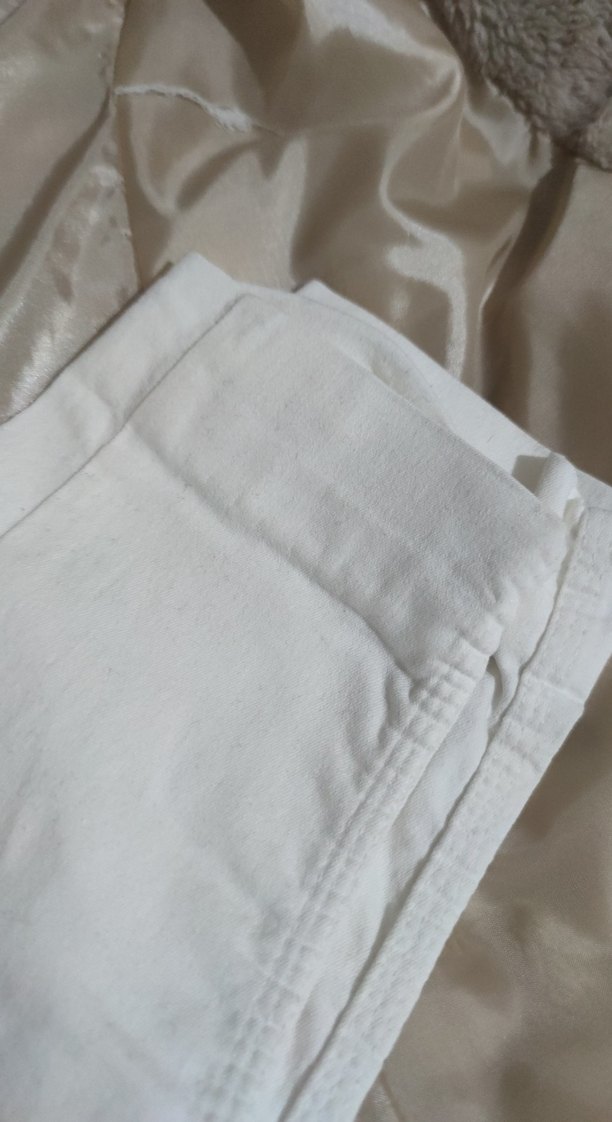 Düğmeli Beyaz Kadın dar paça Jean
s m beden - Görsel 3