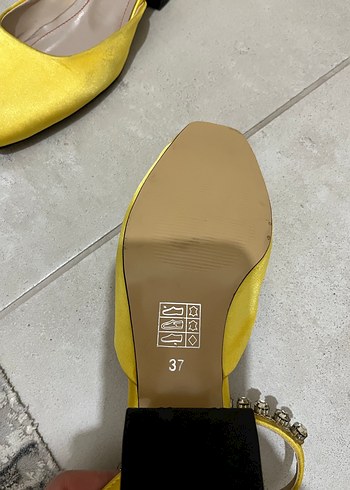 Sarı Işıltılı Kadın Blok Topuklu Ayakkabı - Görsel 4