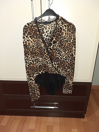 Leopar çıtçıtlı bluz