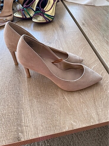 H&M Bej rengi süet stiletto